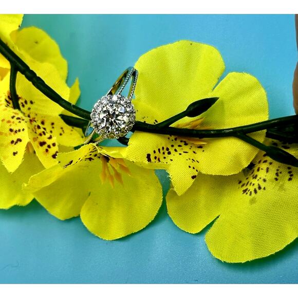 1 ct Moissanite Round Cut Ring with Moissanite Accents Size 8 - Picture 2 of 16